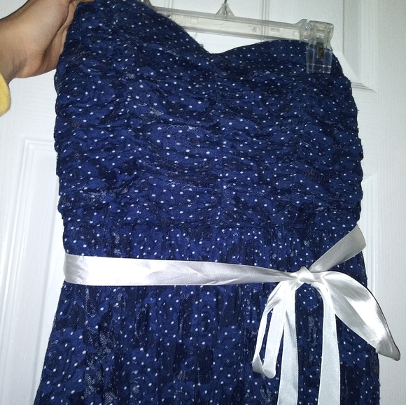 Strapless Lace Dress - Picture 6 of 10